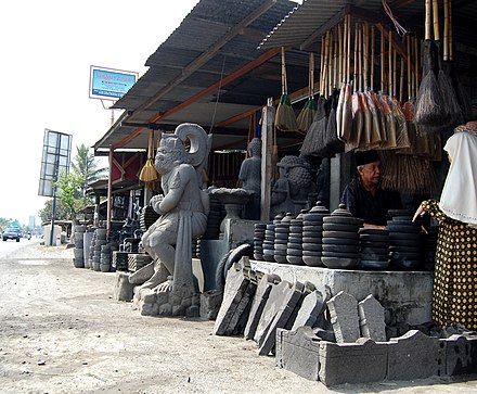 On the road from Magelang to Yogyakarta, Muntilan is a stone carving centre