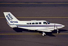 Pacific Wings N817AN Cessna 402C Pacific Wings Honolulu International Airport 15 JAN 99. N817AN Cessna 402C Pacific Wings HNL 15JAN99 (6785029488).jpg