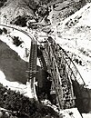 1928 wurde neben der provisorischen Ersatzbrücke eine neue Brücke errichtet und dabei der enge Zufahrtsradius etwas erweitert