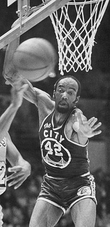 Nate Thurmond averaged over 20 points per game during five different seasons and over 20 rebounds per game during two seasons while with the Warriors. Nate Thurmond 1969.jpeg