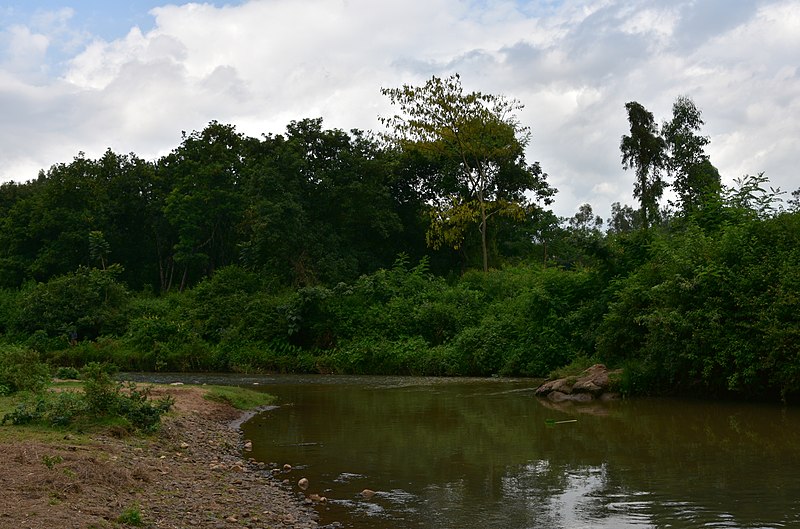 File:Near the Eco-Omo Lodge, Jinka (2) (28638546283).jpg