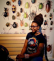 Nnedi Okorafor avec des insectes.jpg