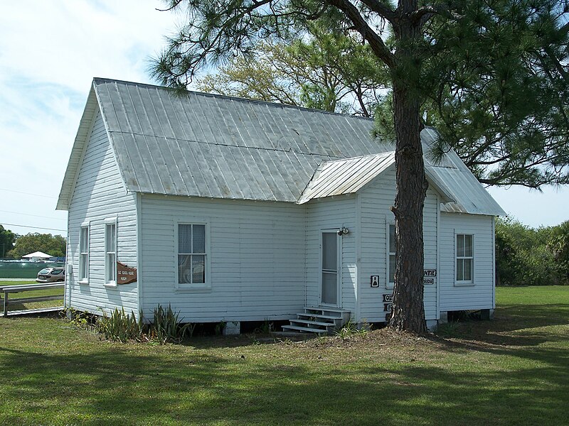 File:Okeechobee FL hist msm school03.jpg