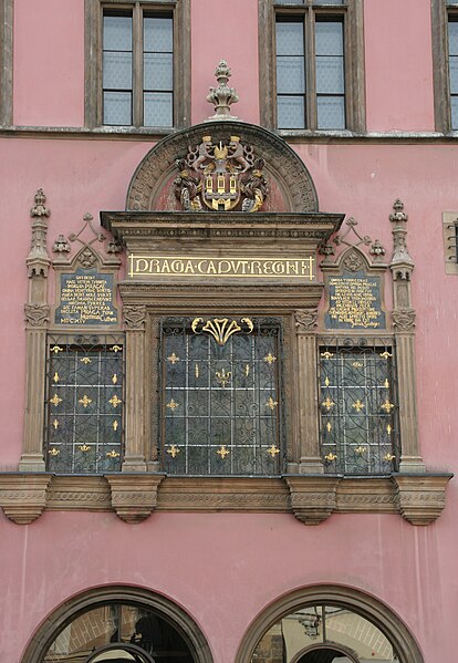 File:Old Council Hall with city coat of arms (2540293737).jpg