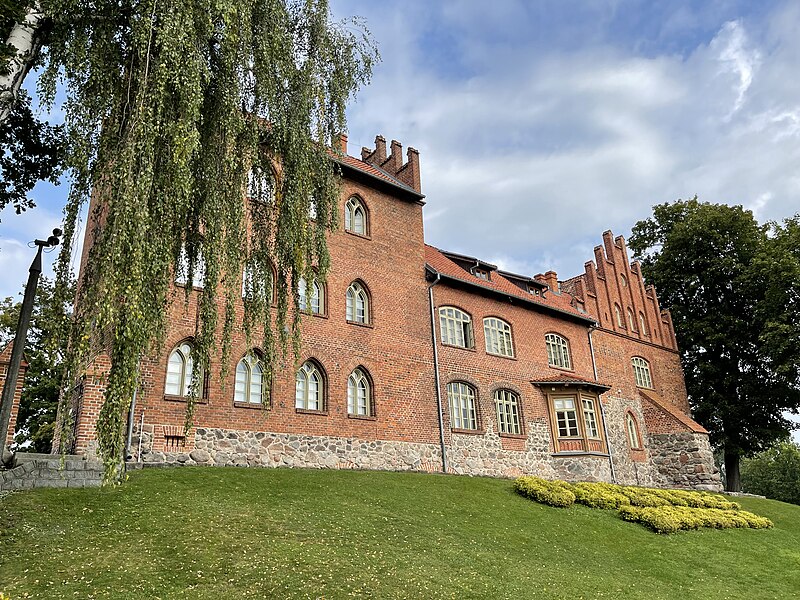 File:Olsztynek Castle 2.jpg