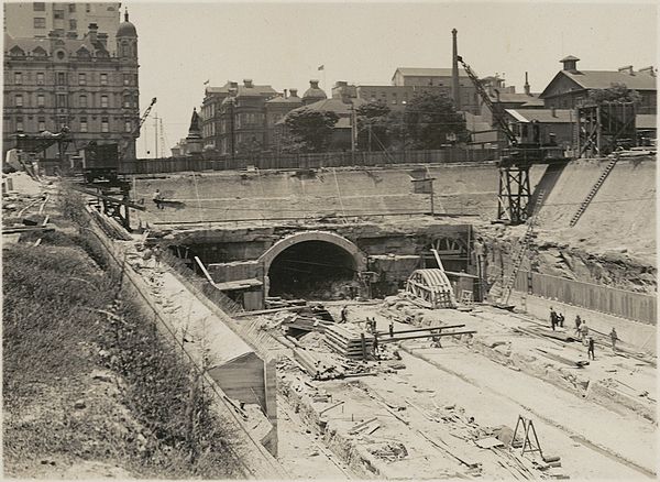 Construction of Museum station in 1925, using a cut and cover method