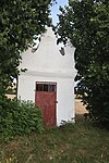 Overview_of_chapel_of_Saint_Roch_near_Červená_Lhota,_Třebíč_District.jpg