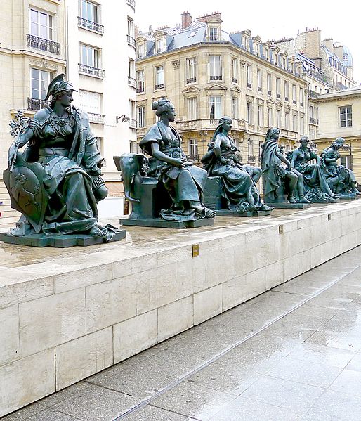 File:P1020793 Paris VI Esplanade du musée d'Orsay Statues des 6 continents rwk.JPG