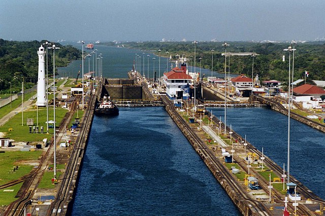 Гатунський шлюз на Панамському каналі