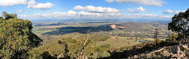 File:Panoramic view from Mt Glenrowan towards the town of Glenrowan, Victoria (20483333836).jpg