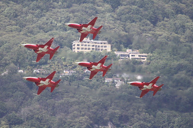 File:Patrouille Suisse Medoscio 310514.jpg