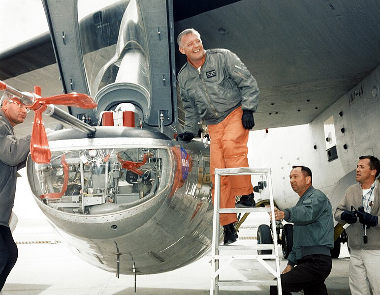 File:Pilot Milt Thompson and the M2-F2 Lifting Body - GPN-2000-000148.jpg