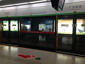 Guangji Nanlu İstasyonu 2 Platformu (Suzhou Metro Hattı 1) .JPG