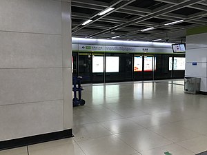 Platform of Yuanlin Road Station from train of Wuhan Metro Line 4.jpg