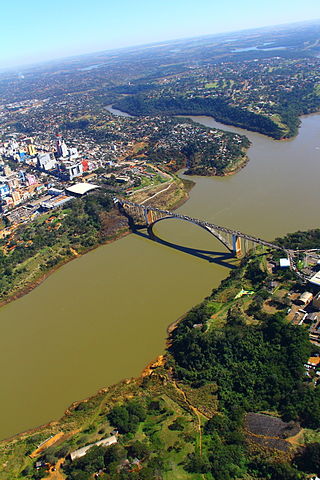 <span class="mw-page-title-main">Friendship Bridge (Brazil–Paraguay)</span> Bridge in Paraguay and Foz do Iguaçu, Brazil