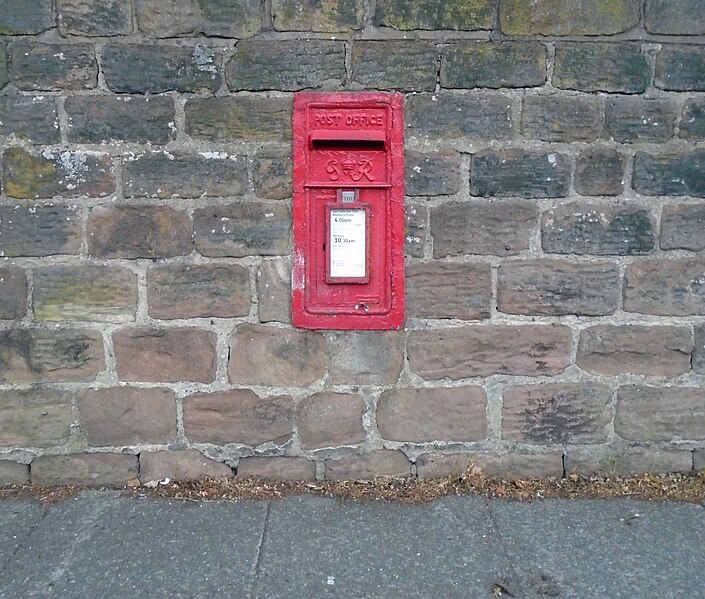 File:Post box opposite The Copse.jpg