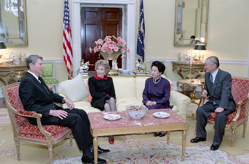 File:President Ronald Reagan and Nancy Reagan with Prime Minister Noboru Takeshita of Japan and Mrs Takeshita in the Yellow Oval Room.jpg