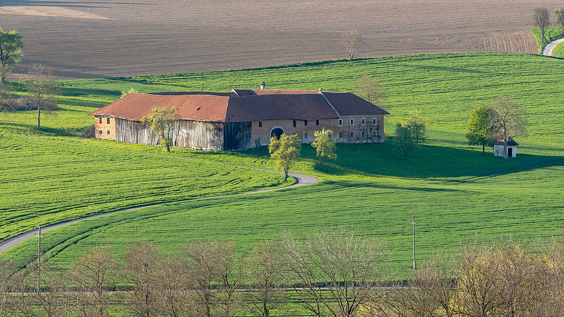 File:Pucking Sankt Leonhard abandoned farmhouse-0288.jpg