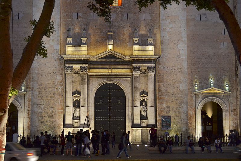 File:Puerta Catedral de San Ildefonso.jpg