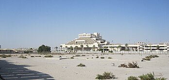 El edificio de la oficina de correos en Qatar está ubicado en la calle principal de Corniche.