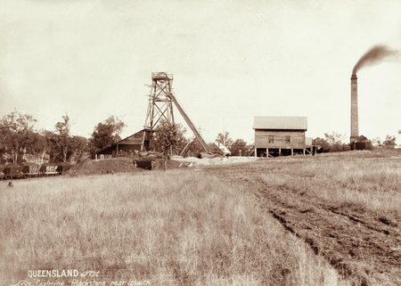 Fail:Queensland_State_Archives_2253_Coal_mine_at_Blackstone_near_Ipswich_1898.png