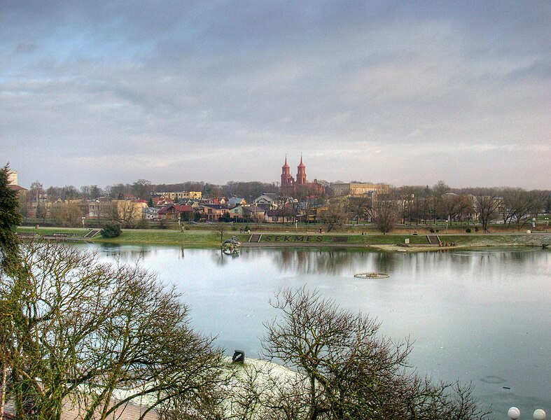 File:Recreational area near Senvagė Pond and Nevėžis in Panevėžys.jpg