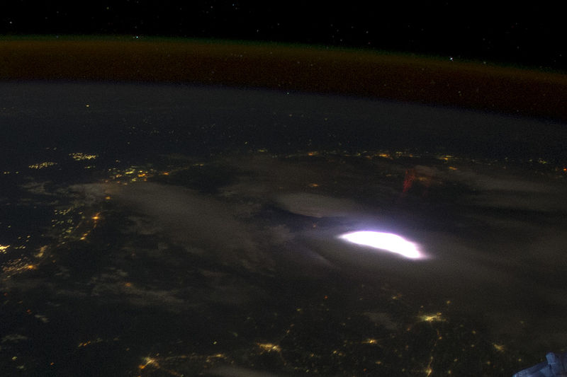 File:Red sprite lightning seen from ISS (ISS031-E-010712).jpg