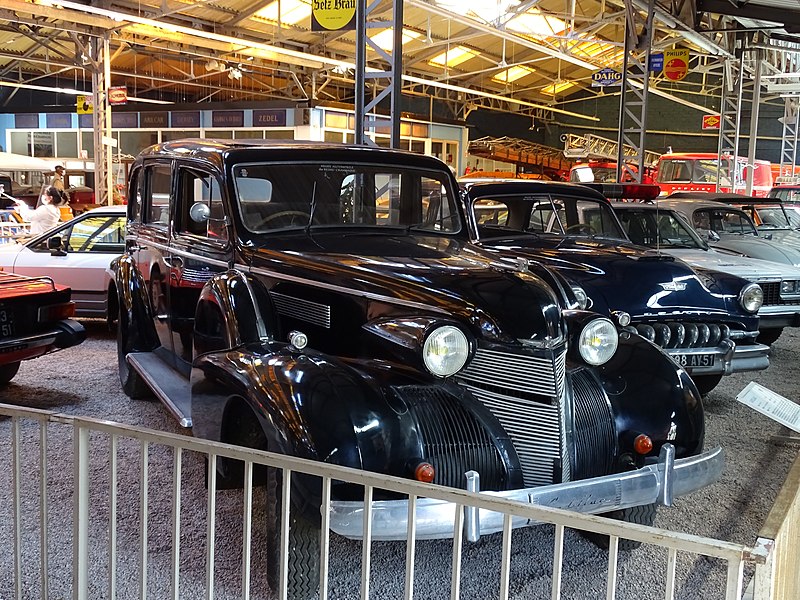 File:Reims Musée automobile Cadillac 39-75 V8.jpg
