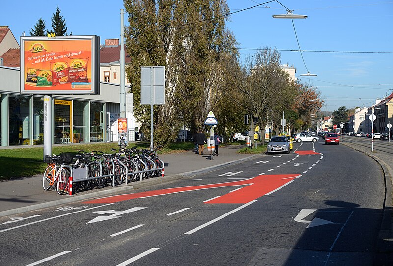 File:Rußbergstraße Mehrzweckstreifen.JPG