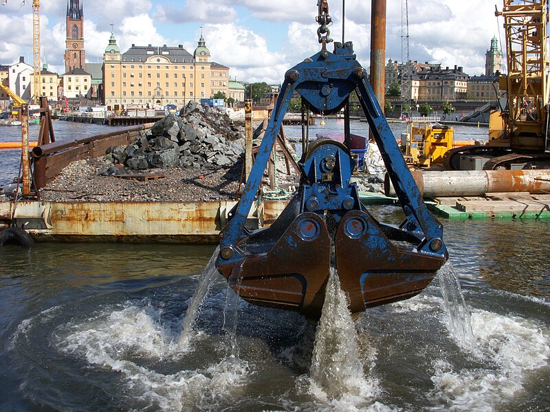 File:Söderströmstunneln muddring 2011.jpg