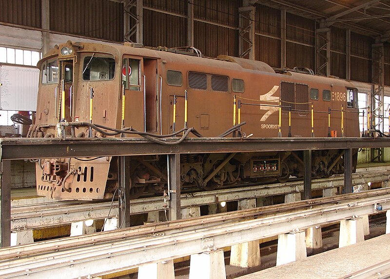 File:SAR Class 6E1 Series 8 E1896.JPG