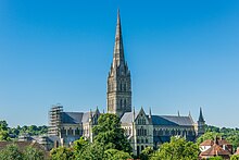 Cattedrale di Salisbury da Old George Mall.jpg
