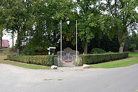 Schleswig-Holstein, Looft, Ehrenmal NIK 9758.JPG