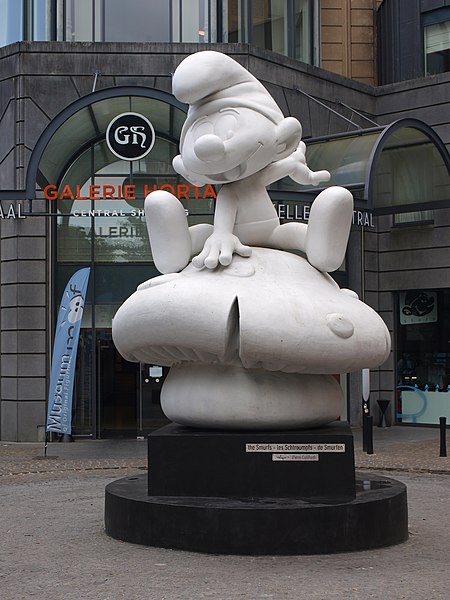 Smurf statue in Brussels (at Galerie Horta)