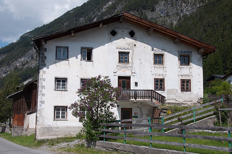 File:Schnann Bauernhaus.jpg