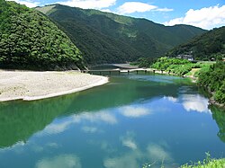 四万十川和岩间沉下桥