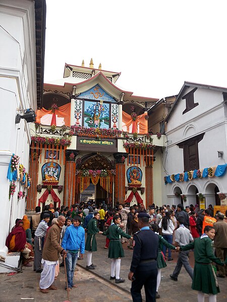 File:Shivaratri @ Pashupatinath 02.jpg