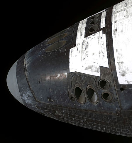 ไฟล์:Shuttle front RCS.jpg