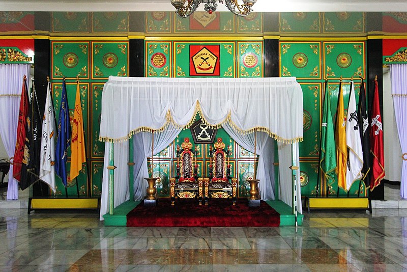 File:Singgasana Sultan dan Permaisuri Tidore.jpg