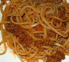 Thick spaghetti, with tomato sauce
