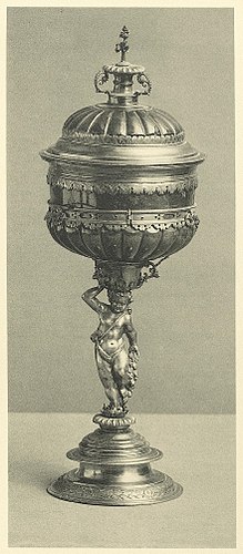 Pokal mit kugeligem Gefäß aus rotem Jaspis, deutsche Arbeit vom Ende des 16. Jahrhunderts