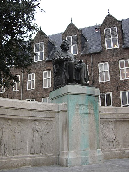 File:Statue Donders.jpg