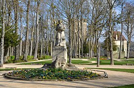 Statue de Daubenton dans le parc Buffon a Montbard DSC 0080.JPG