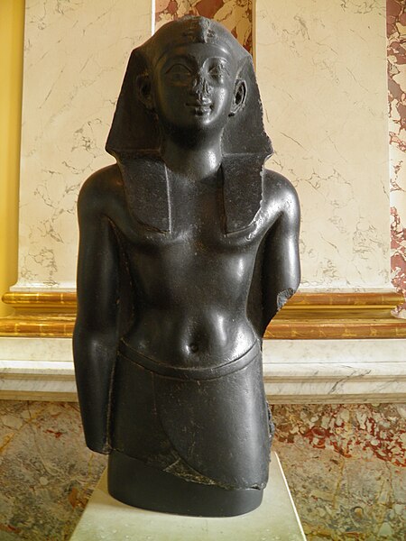 File:Statue of a ptolemaic king-A 28-Louvre Museum (7463587350).jpg