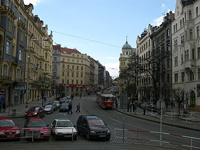 Jak do Strossmayerovo Náměstí hromadnou dopravou - O místě