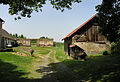 Čeština: Rozpadající se statek v Podělusech, části Týnce nad Sázavou English: Old farm in Podělusy, part of Týnec nad Sázavou, Czech Republic