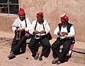 Trang phục truyền thống trên đảo Taquile của Peru, nơi cư trú trước đây của người Inca, Pukara và Colla[84]