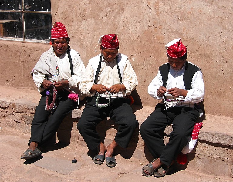 File:Taquilenos knitting.jpg