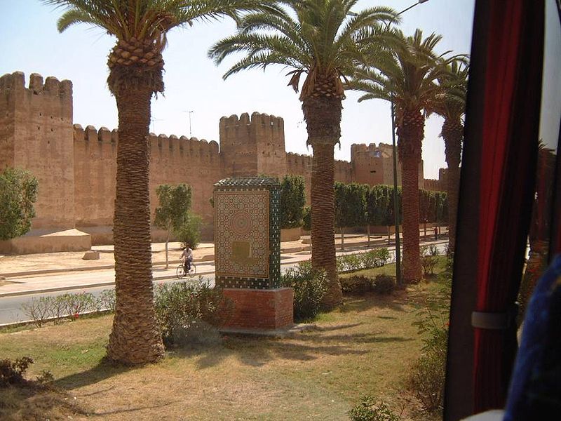 MON VOYAGE AU MAROC - Page 15 800px-Taroudant-murailles