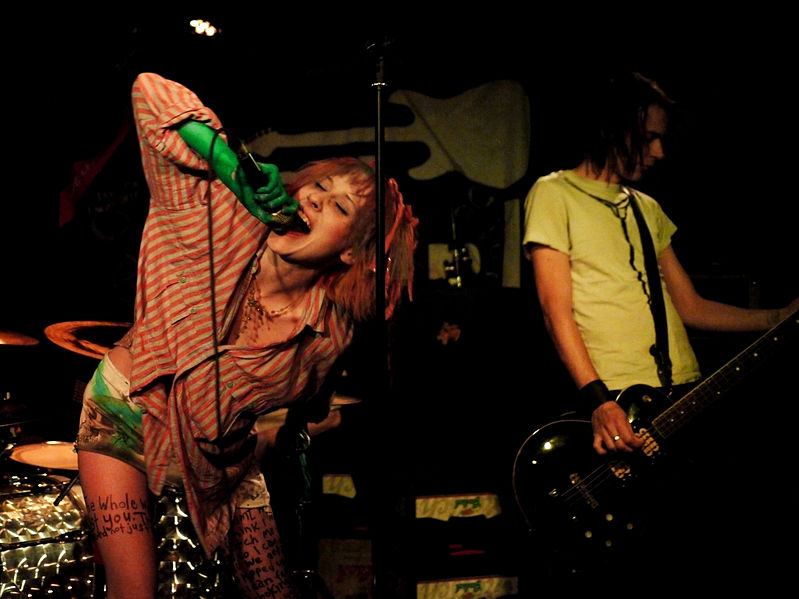 File:The Dogbones (Dublin Castle, London, 13 May 2010) -3.jpg